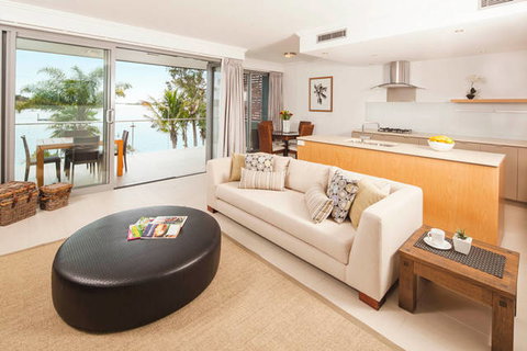 Blue Dolphin Holiday Resort - Accommodation Perth 0
