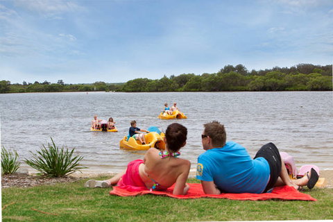 Blue Dolphin Holiday Resort - Accommodation Perth 3