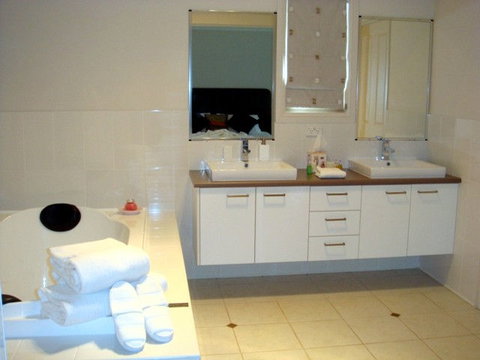 Camelot Boutique Accommodation - Accommodation Perth 3