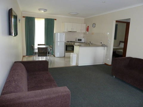 Werribee Motel & Apartments - Accommodation Perth 1