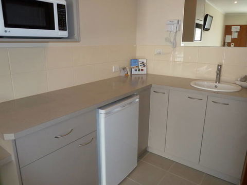 Werribee Motel & Apartments - Accommodation Perth 2