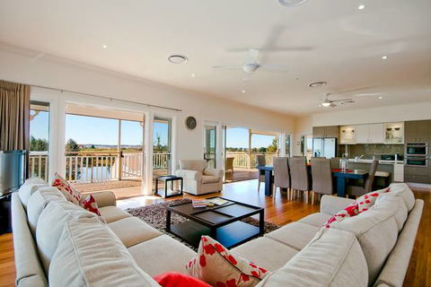 Cornwallis House - Accommodation Perth 3