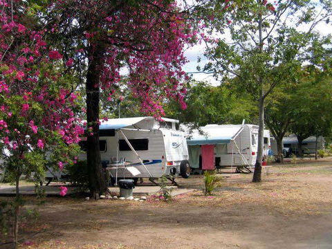 Emerald Cabin & Caravan Village - Accommodation Perth 3