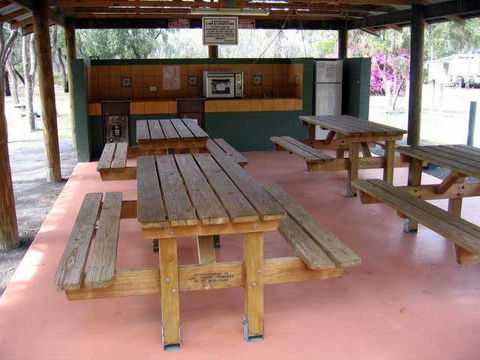 Emerald Cabin & Caravan Village - Accommodation Perth 4