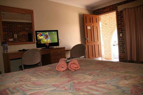 Forest Lodge Motor Inn & Restaurant - Accommodation Perth 1