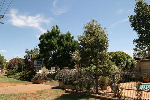 Forest Lodge Motor Inn & Restaurant - Accommodation Perth 4