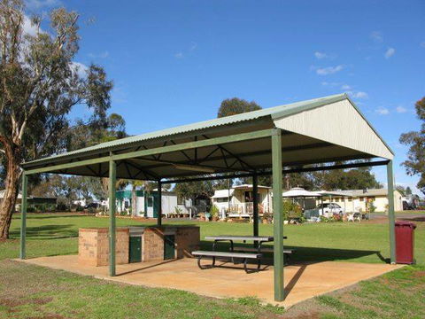 Lake View Caravan Park - Accommodation Perth 2