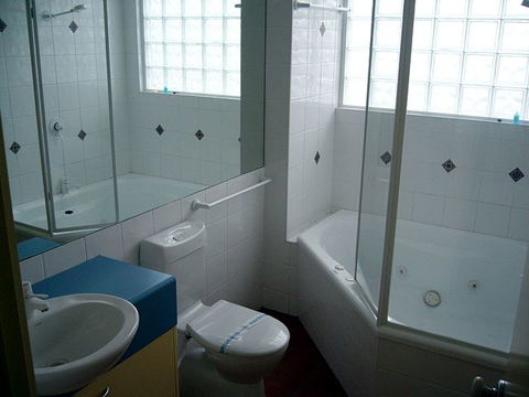 Moody's Motel - Accommodation Perth 0