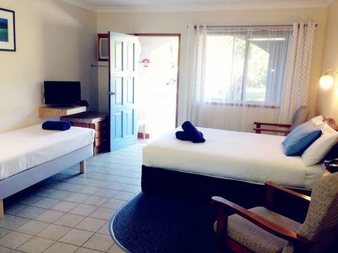 Paradise Court Holiday Units - Accommodation Perth 2