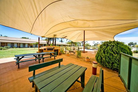 Paradise Lakes Motel - Accommodation Perth 2