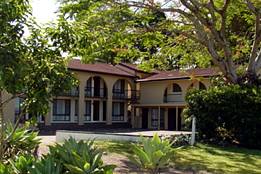 Poinciana Motel - Accommodation Perth 1