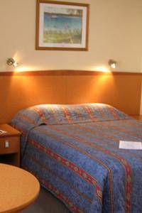 Reef Motor Inn - Accommodation Perth 0
