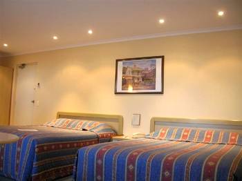 Reef Motor Inn - Accommodation Perth 1