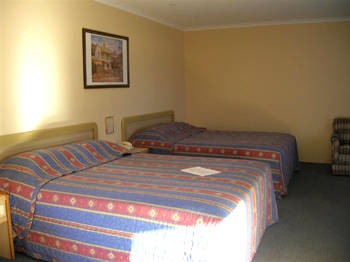 Reef Motor Inn - Accommodation Perth 3