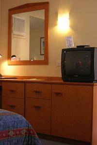 Reef Motor Inn - Accommodation Perth 5