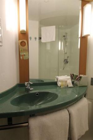 Ibis Newcastle - Accommodation Perth 1