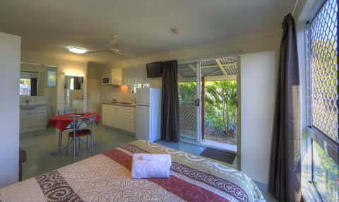 Queens Beach Tourist Village - Accommodation Perth 3