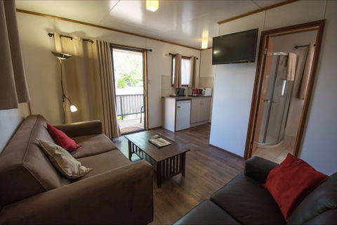 Daly Waters Historic Pub - Accommodation Perth 12