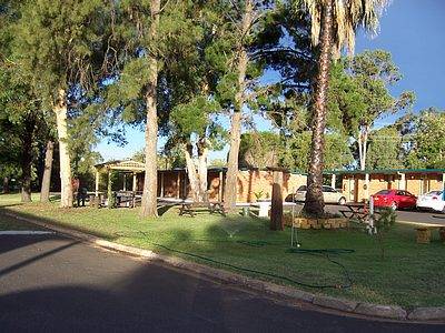 Silver Oaks Motel - Accommodation Perth 1