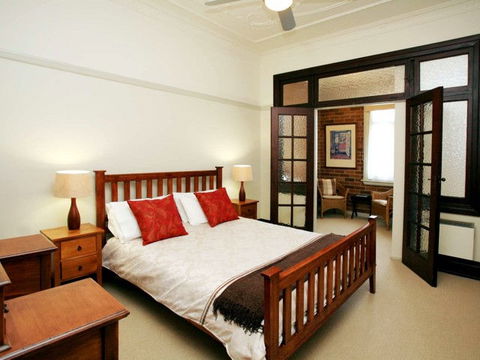The Bank Guesthouse - Accommodation Perth 0