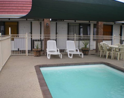 Tudor House Motel - Accommodation Perth 0