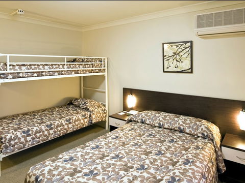 Wesley Lodge - Accommodation Perth 2