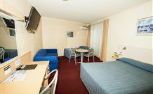 Golden Chain Palm Court Motor Inn - Port Macquarie - Accommodation Perth 1