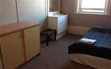 Royal Hotel Yass - Yass - Accommodation Perth 0