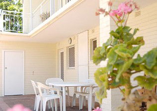 Drakes Apartments With Cars - Accommodation Perth 1