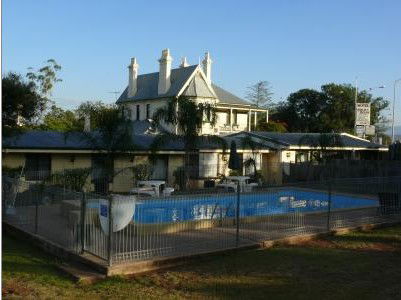 Airlie House Motor Inn - Accommodation Perth 0