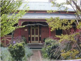 FINCHES OF BEECHWORTH - Accommodation Perth 0