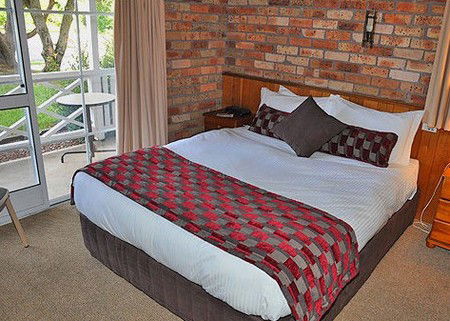 Log Cabin - Accommodation Perth 1