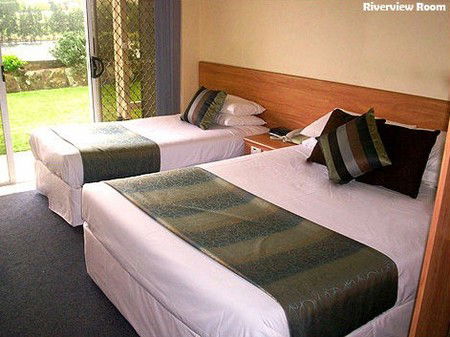 Log Cabin - Accommodation Perth 2