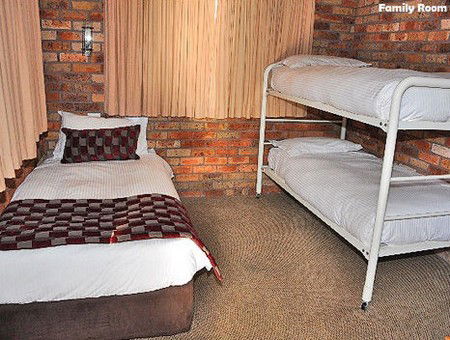Log Cabin - Accommodation Perth 3