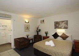 Charm City Motel - Accommodation Perth 3