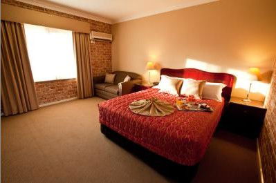 Endeavour Court Motor Inn - Accommodation Perth 1