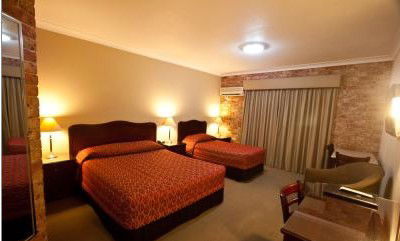 Endeavour Court Motor Inn - Accommodation Perth 2
