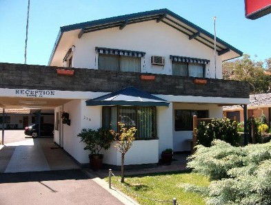 Alkira Motel - Accommodation Perth 0