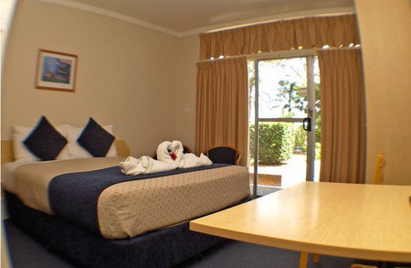 All Seasons Country Lodge - Accommodation Perth 1