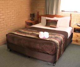Avlon Gardens Motel - Accommodation Perth 0