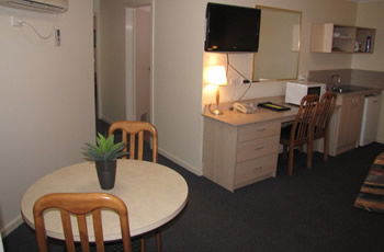 Golf Links Motel - Accommodation Perth 3