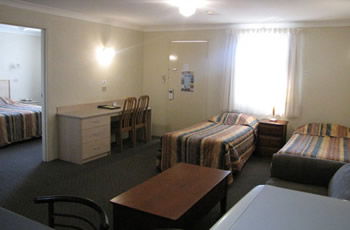 Golf Links Motel - Accommodation Perth 4