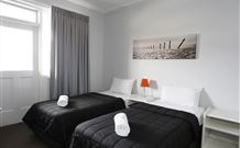 The Lakes Hotel - The Entrance - Accommodation Perth 2