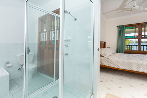Cranford Waterfront Cottage - Accommodation Perth 2