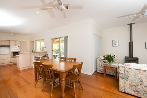 Cranford Waterfront Cottage - Accommodation Perth 6