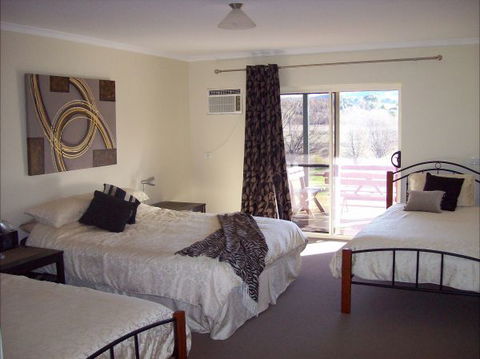 Colonial Inn Guest Rooms - Accommodation Perth 2