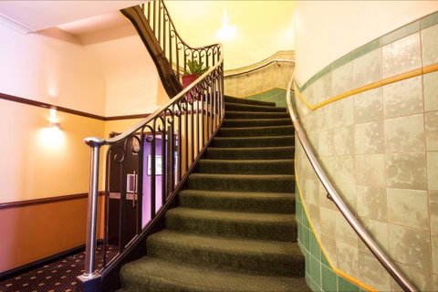 Grand Hotel - Accommodation Perth 7