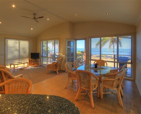 Rollingstone Beach Front Resort - Accommodation Perth 3
