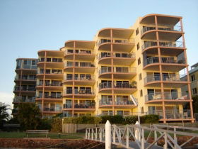 On The River Holiday Apartments - Accommodation Perth 1