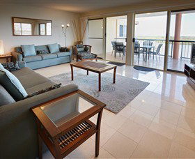 On The River Holiday Apartments - Accommodation Perth 2